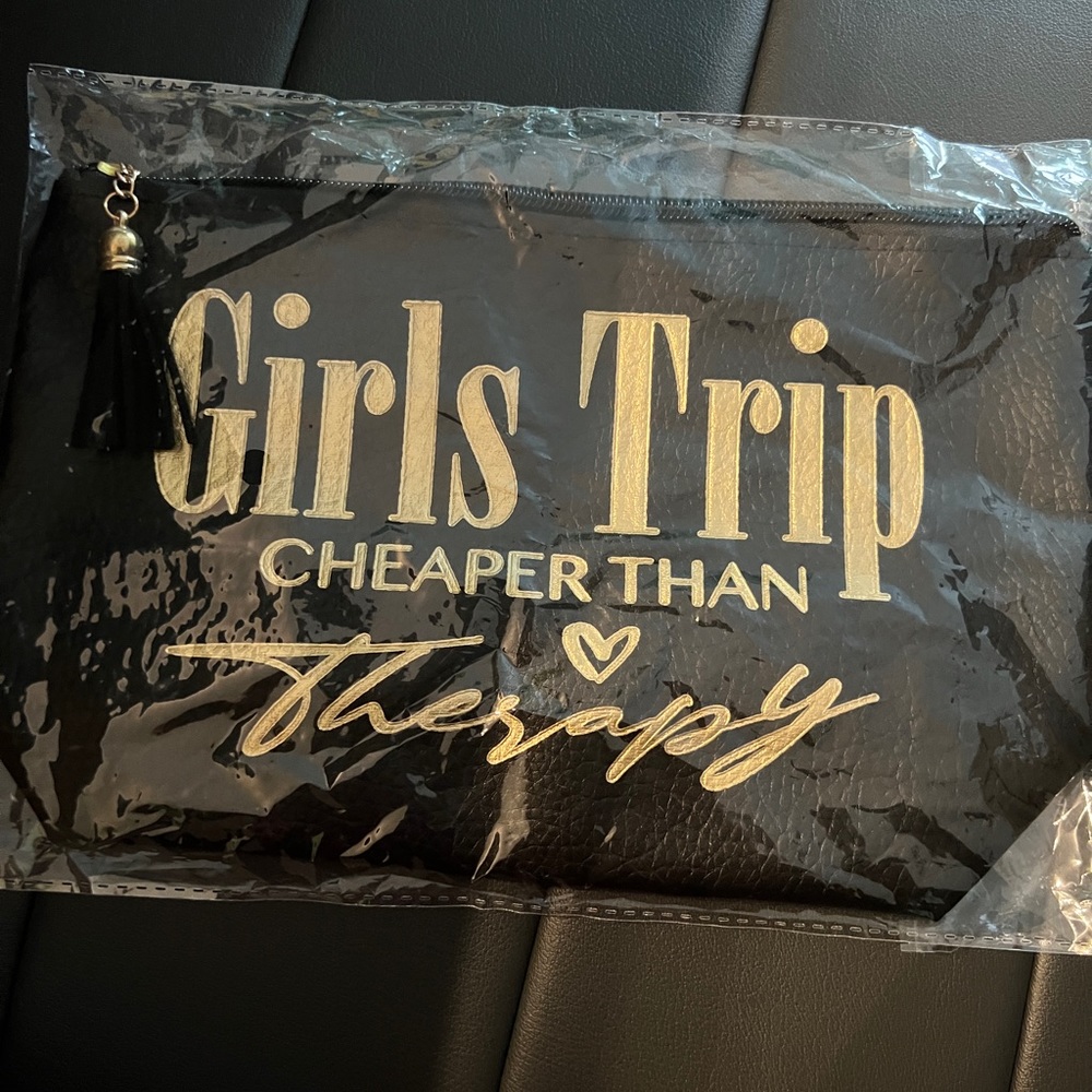 🆕 Makeup bag, GIRLS TRIP CHEAPER THAN THERAPY